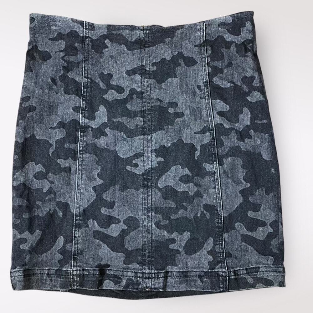 Free‎ People Modern Femme Black Camouflage Mini Skirt Size 4 Black Gray